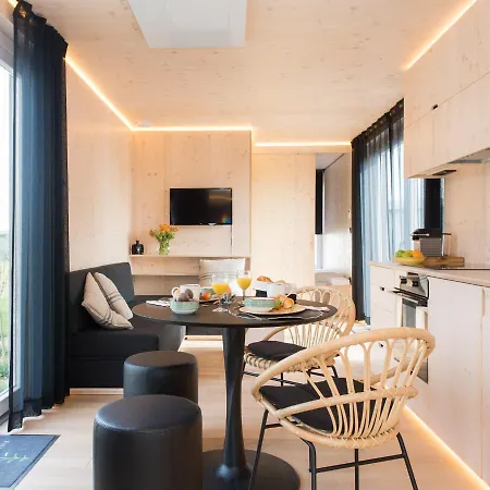 Aparthotel Fields Of Ellis 4*