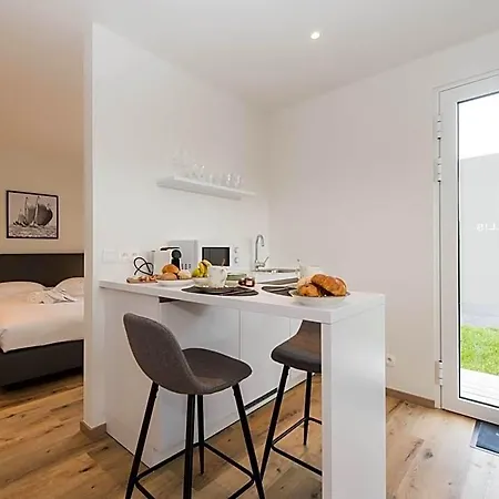 Apartmanhotel Fields Of Ellis 4*